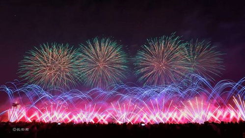西安国际港务区璀璨焰火点亮元宵夜，迎新晚会喜庆上演